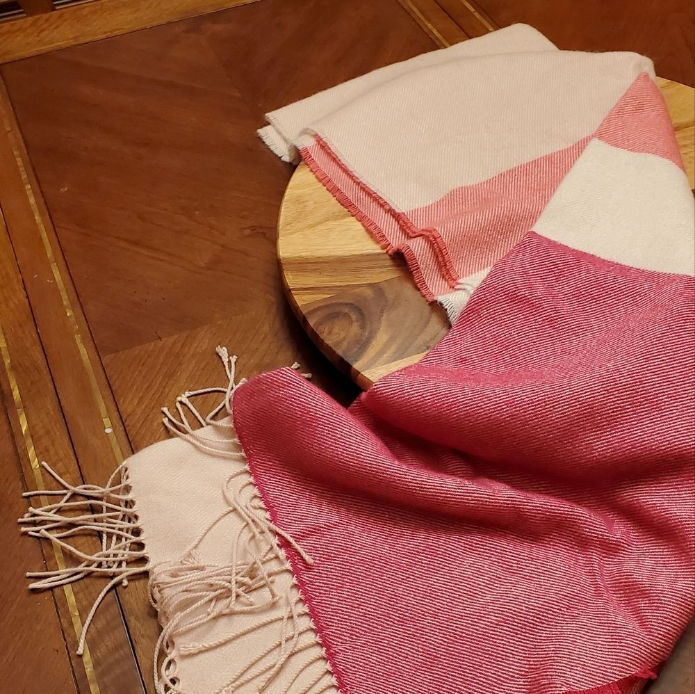 BANANA REPUBLIC SHAWL - Picture 2 of 3